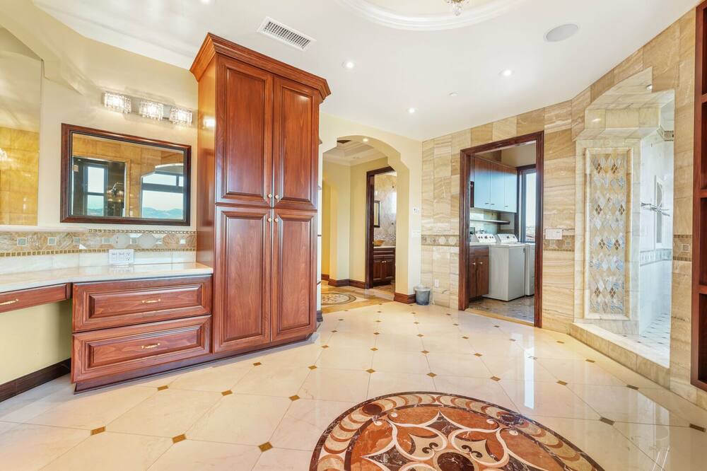 Photo of Bathroom in San Pasqual Valley