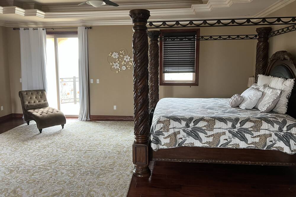Photo of Bedroom in San Pasqual Valley