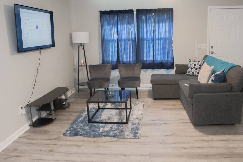 Photo of Livingroom in Goose Creek