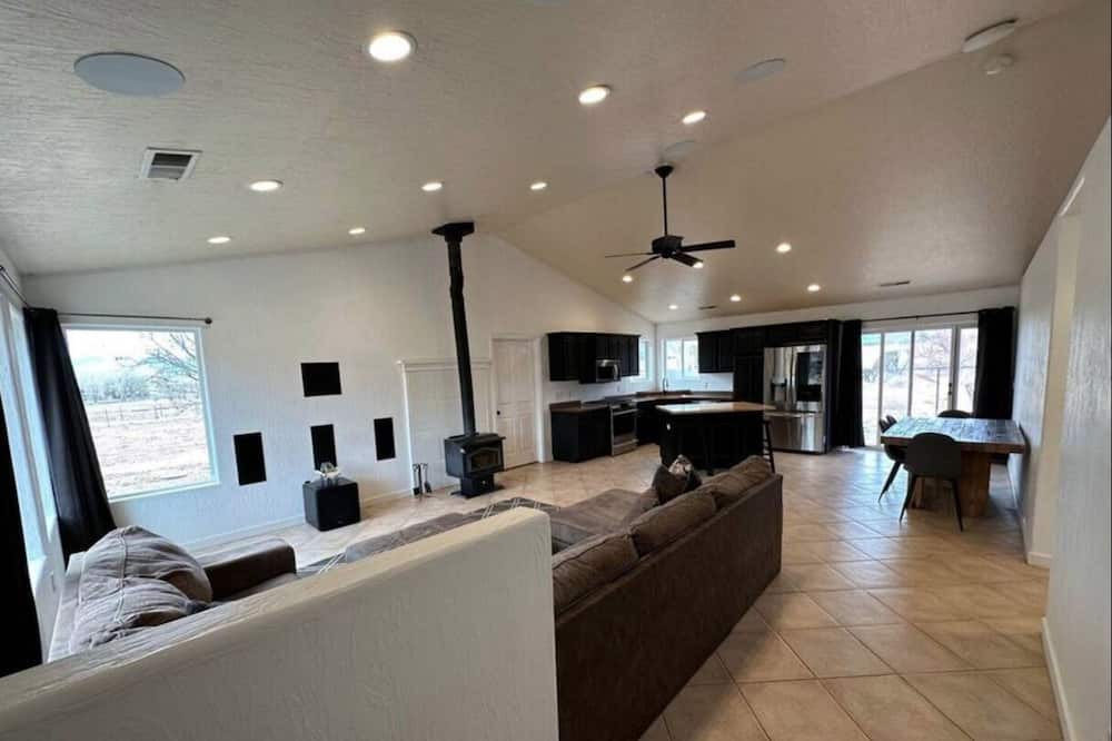 Photo of Livingroom in New Harmony