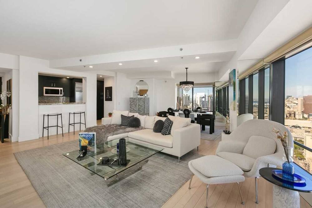 Photo of Livingroom in Pacific Terrace