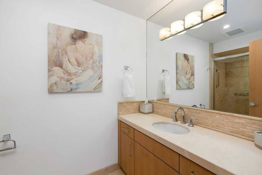 Photo of Bathroom in Pacific Terrace