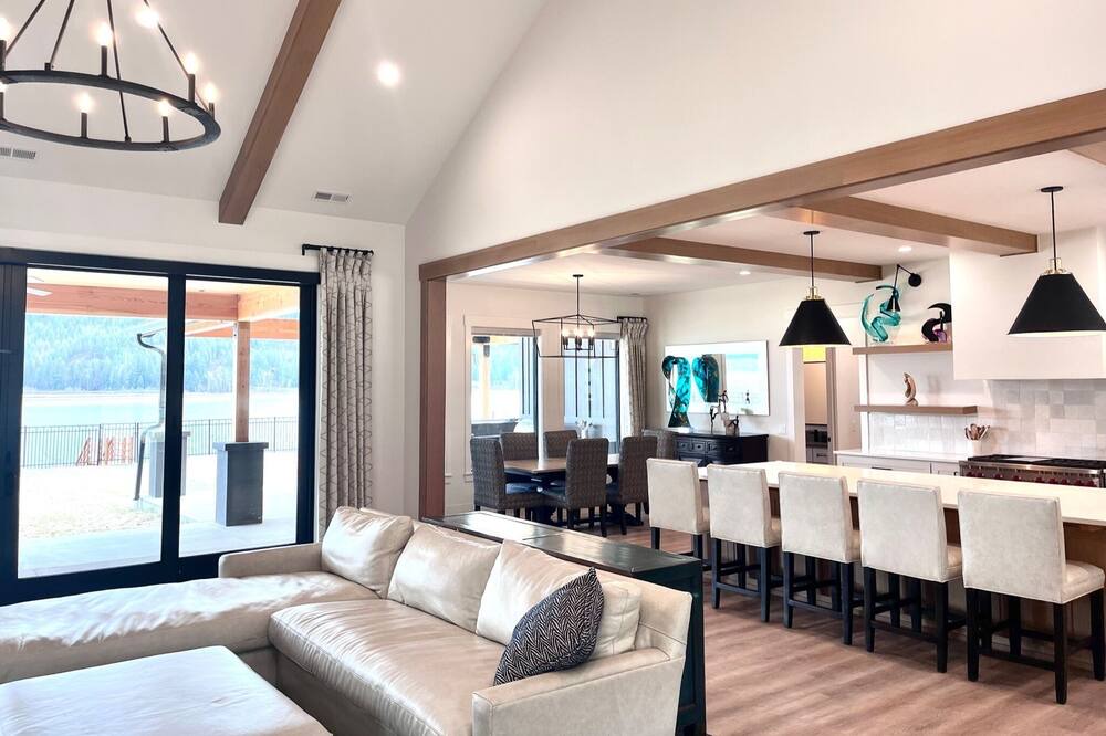 Photo of Livingroom in Sandpoint