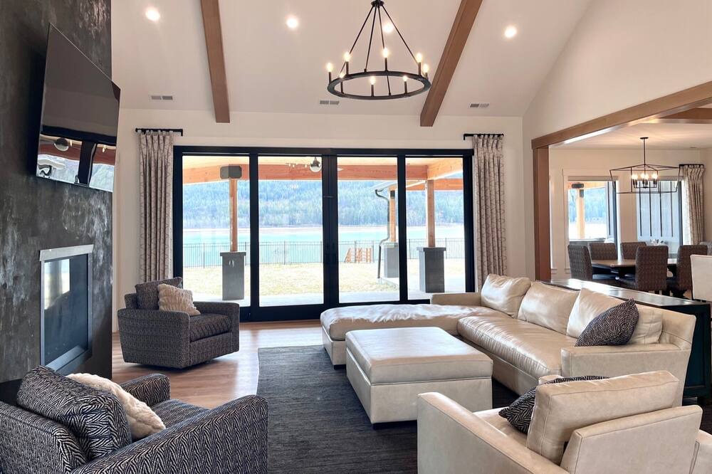 Photo of Livingroom in Sandpoint