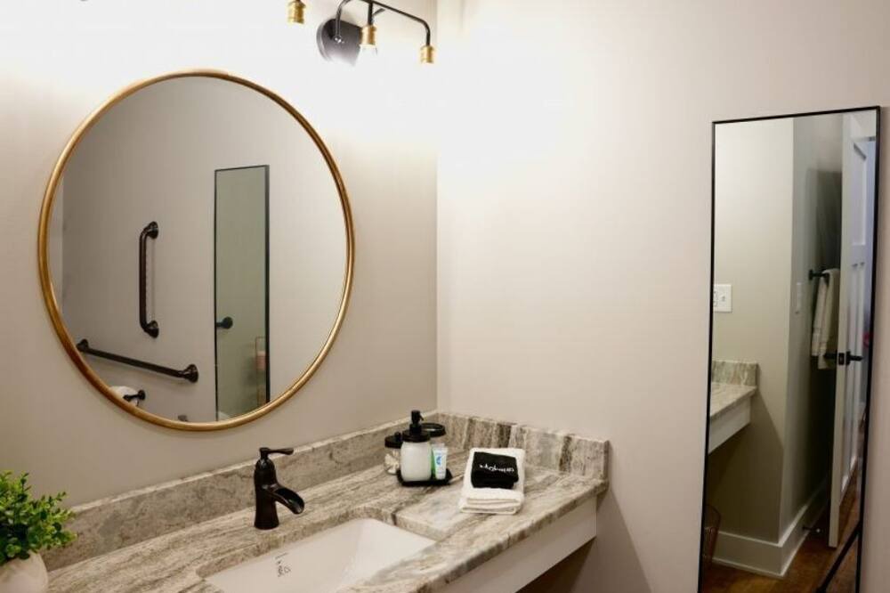Photo of Bathroom in Willoughby Hills