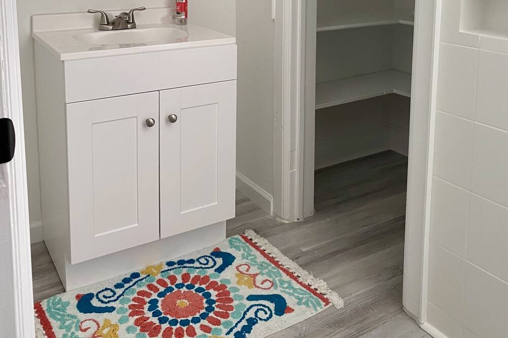 Photo of Bathroom in Midway