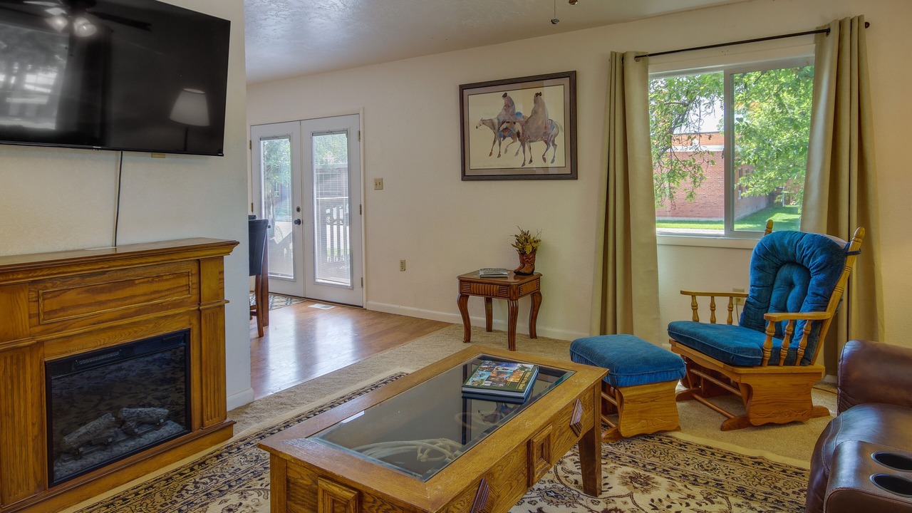 Photo of Livingroom in Central - Terry