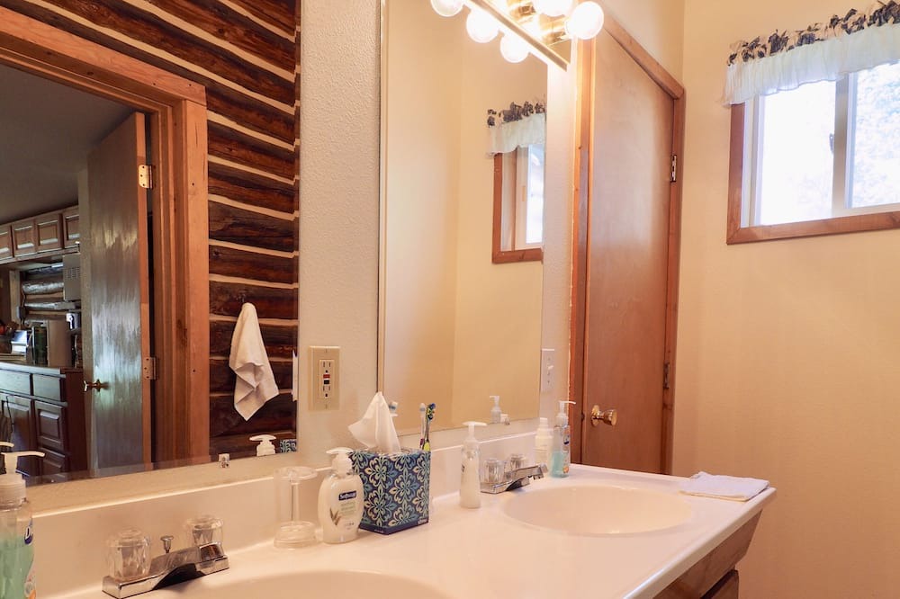 Photo of Bathroom in Nye