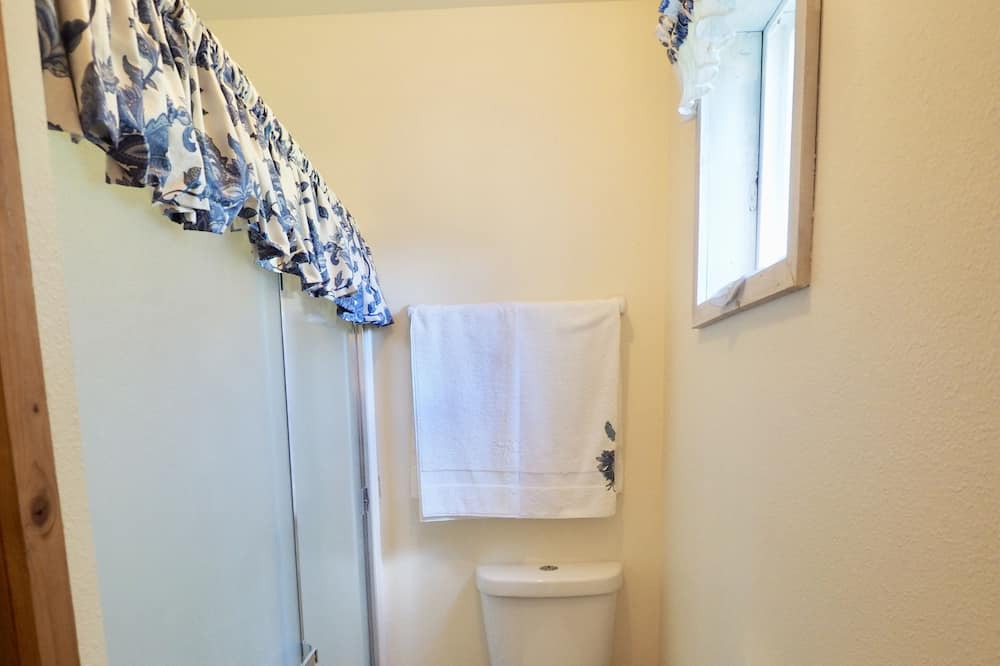 Photo of Bathroom in Nye