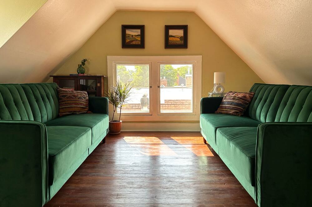 Photo of Livingroom in Riverfront