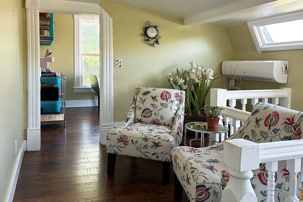 Photo of Livingroom in Riverfront