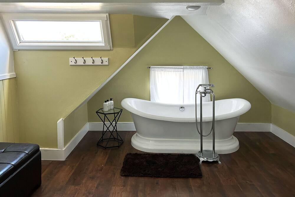 Photo of Bathroom in Riverfront