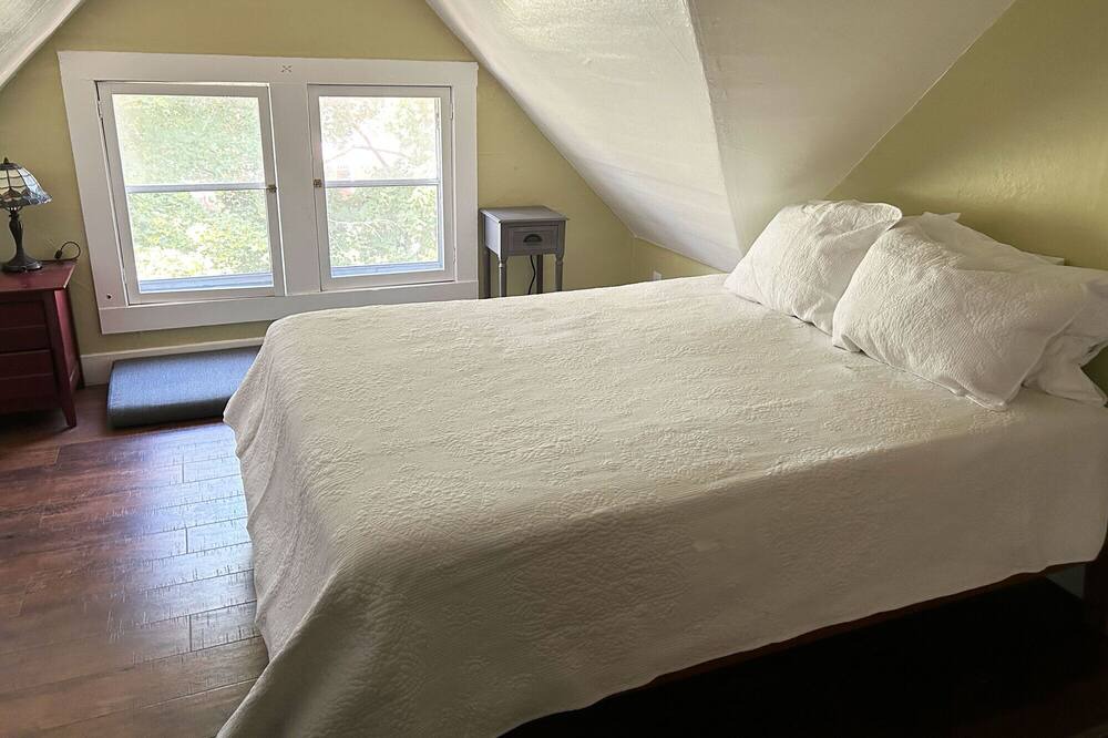 Photo of Bedroom in Riverfront
