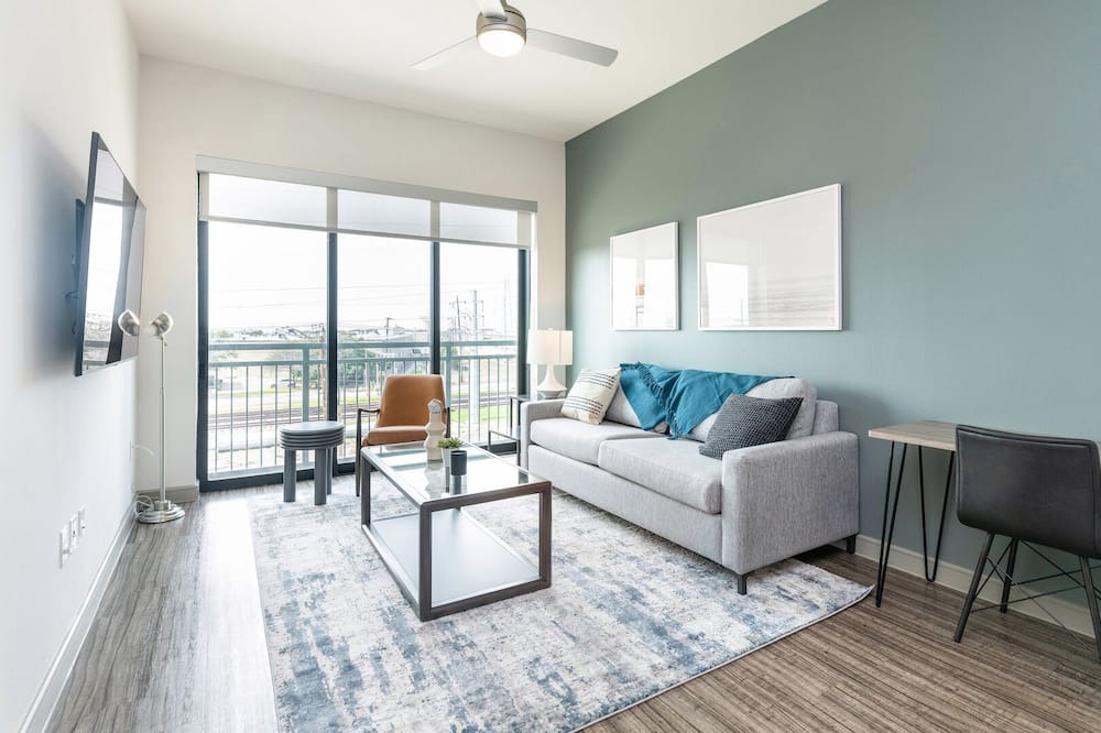 Photo of Livingroom in Ballantyne