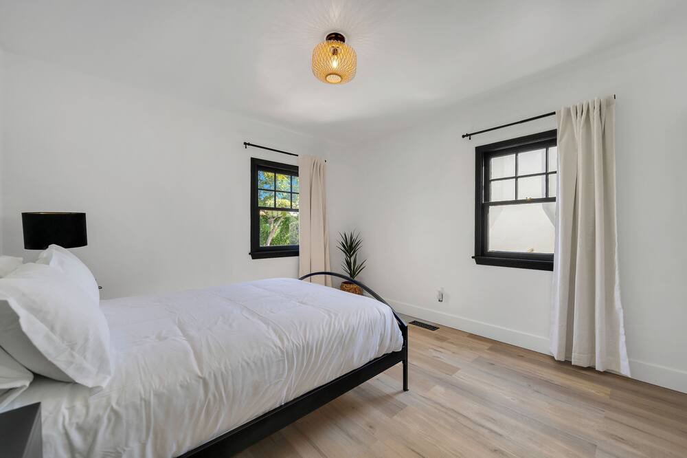 Photo of Bedroom in Beverly Grove