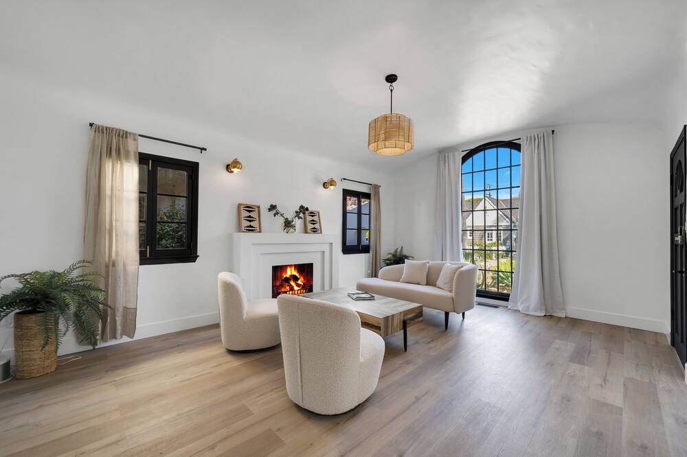 Photo of Livingroom in Beverly Grove