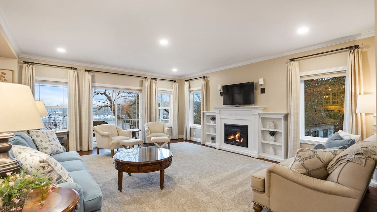 Photo of Livingroom in Bayview
