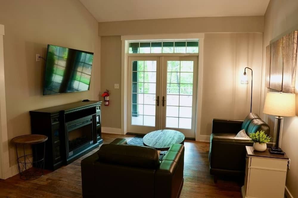 Photo of Livingroom in Willoughby Hills