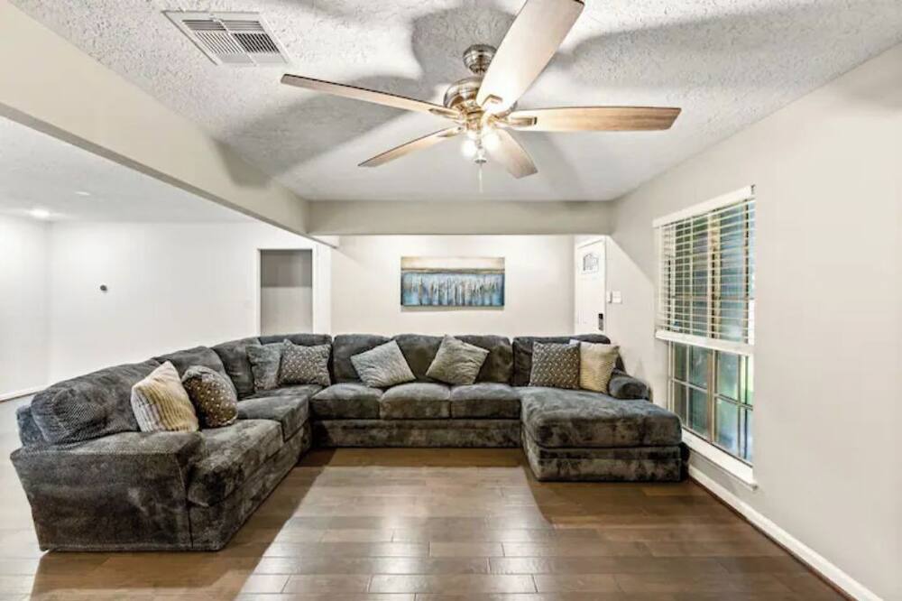 Photo of Livingroom in League City