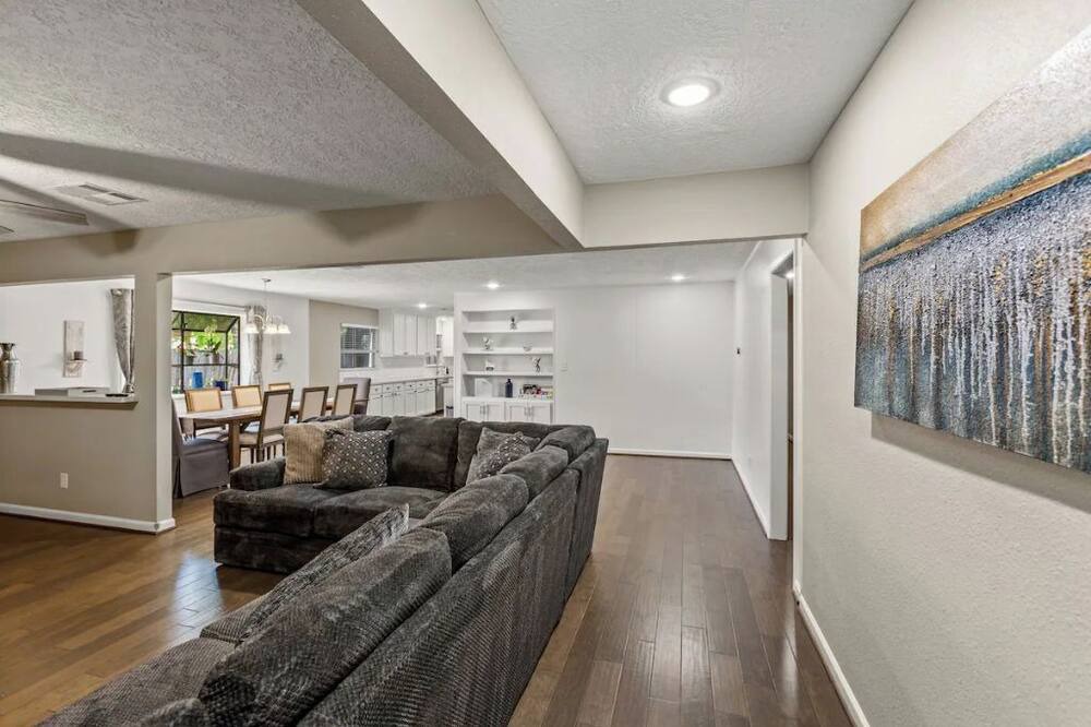Photo of Livingroom in League City