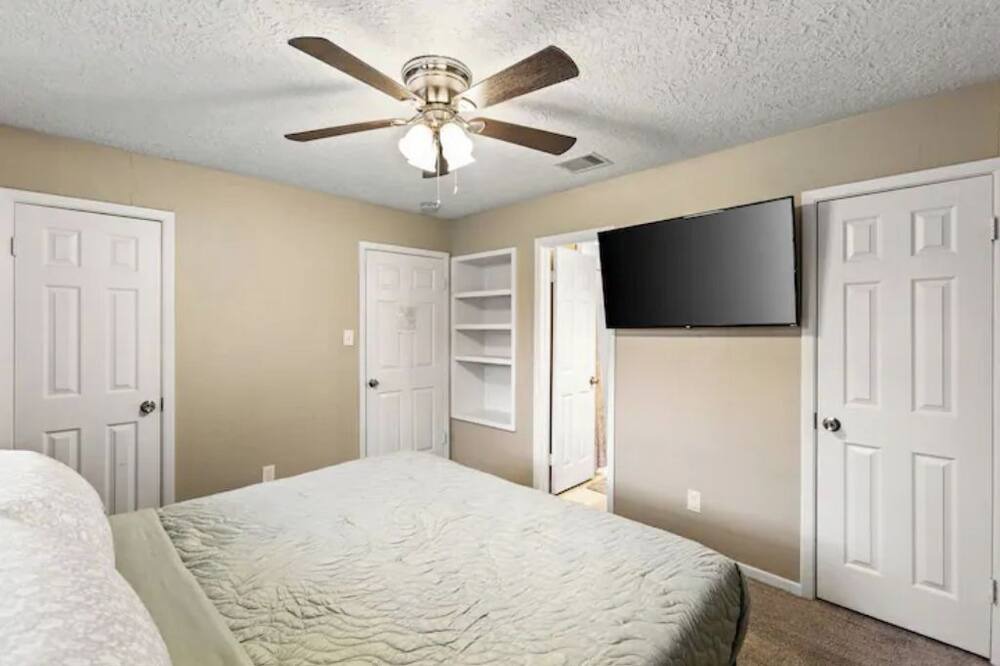 Photo of Bedroom in League City