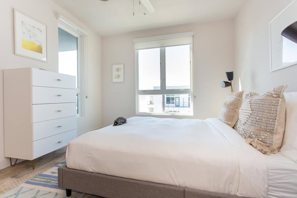 Photo of Bedroom in NoHo Arts District