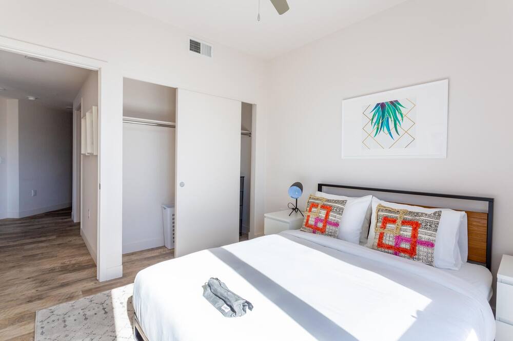Photo of Bedroom in NoHo Arts District