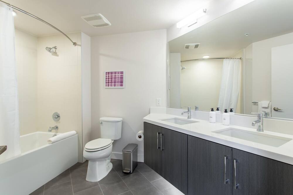 Photo of Bathroom in NoHo Arts District