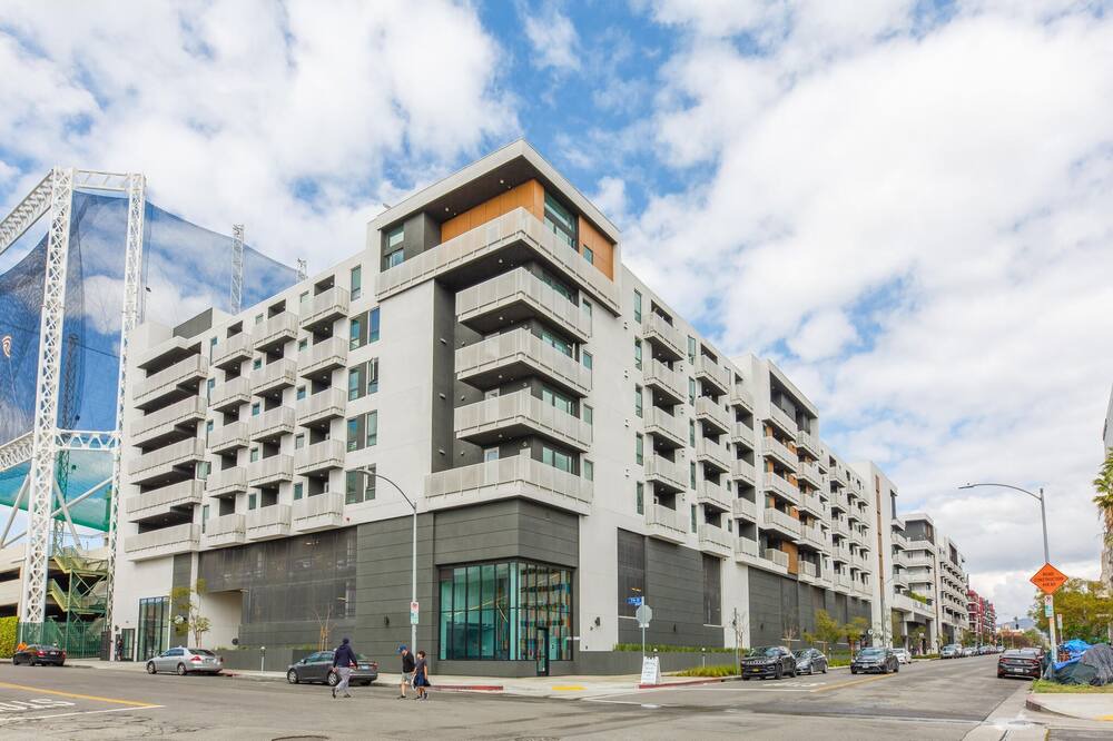 Photo of Outdoor in Wilshire