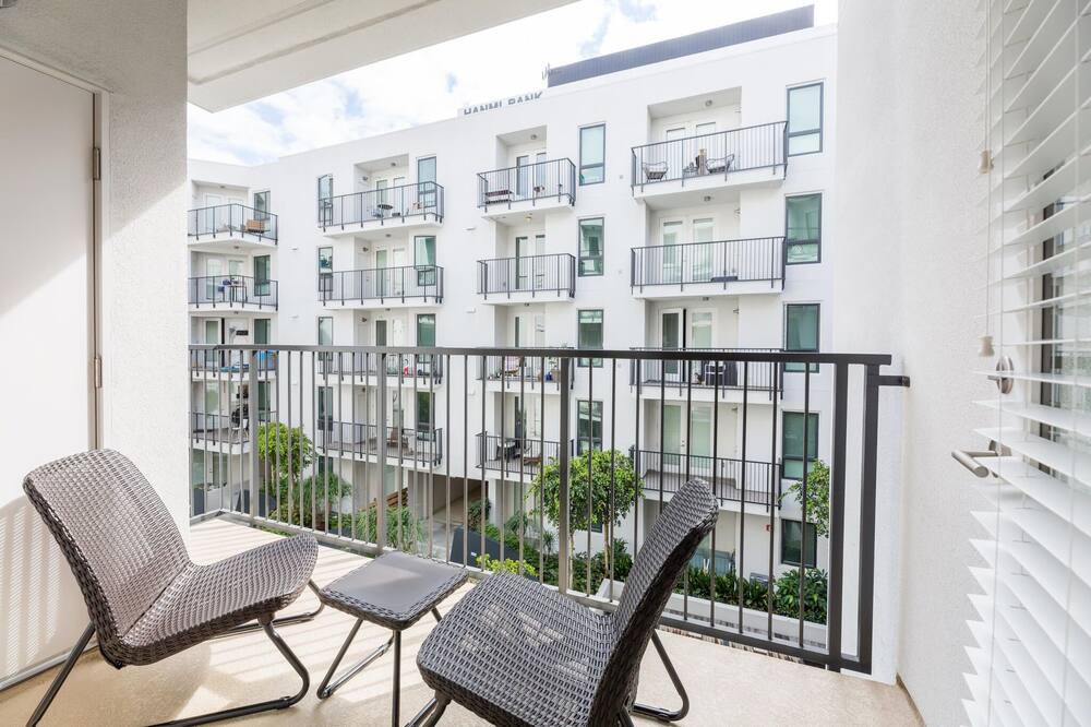 Photo of Outdoor in Wilshire