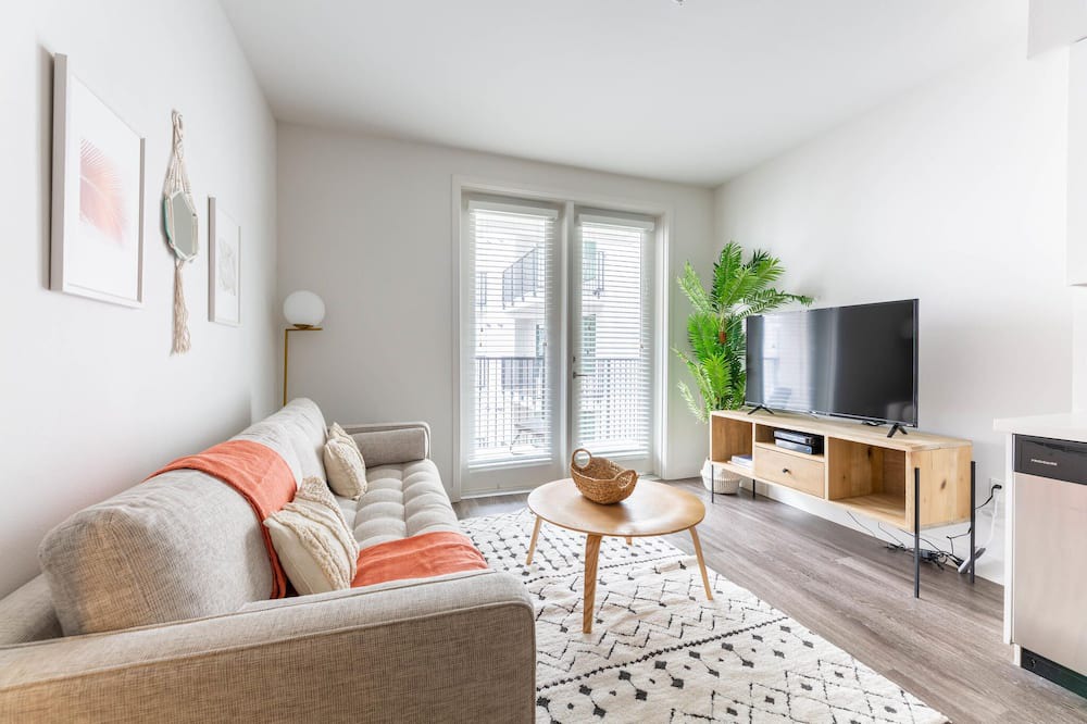 Photo of Livingroom in Wilshire