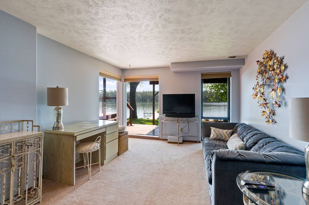 Photo of Livingroom in Nine Mile Falls