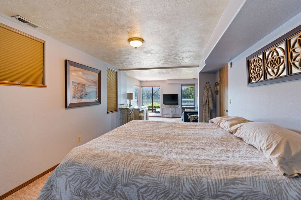 Photo of Bedroom in Nine Mile Falls