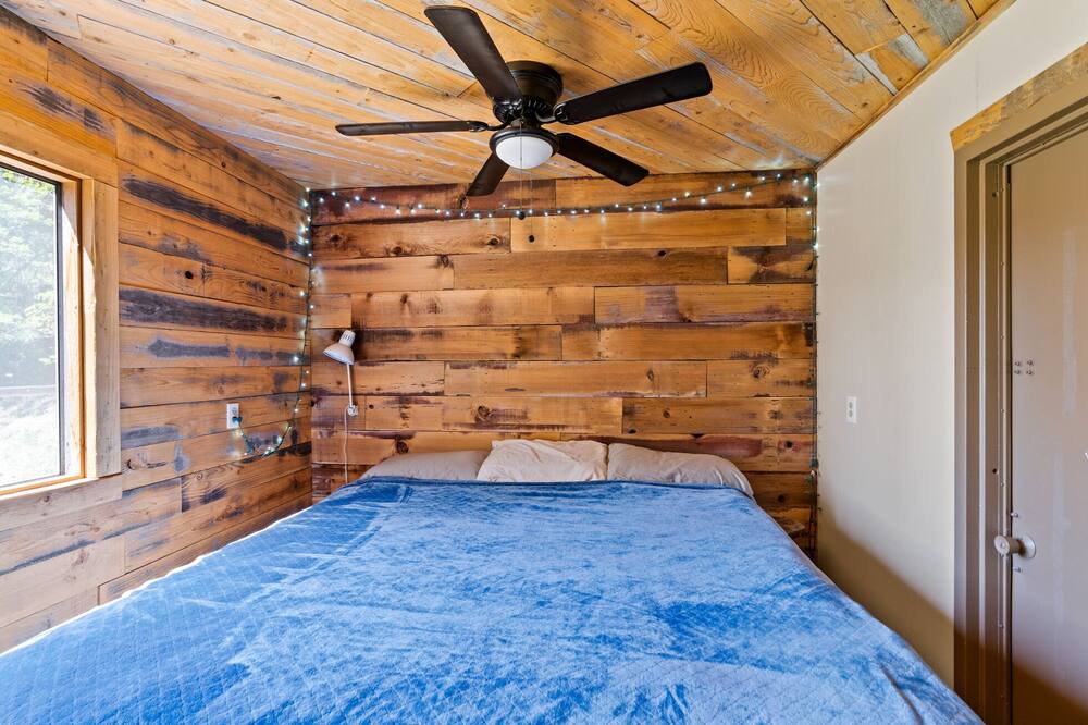 Photo of Bedroom in Nine Mile Falls