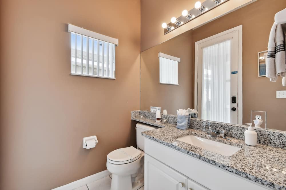 Photo of Bathroom in Sunset Lakes