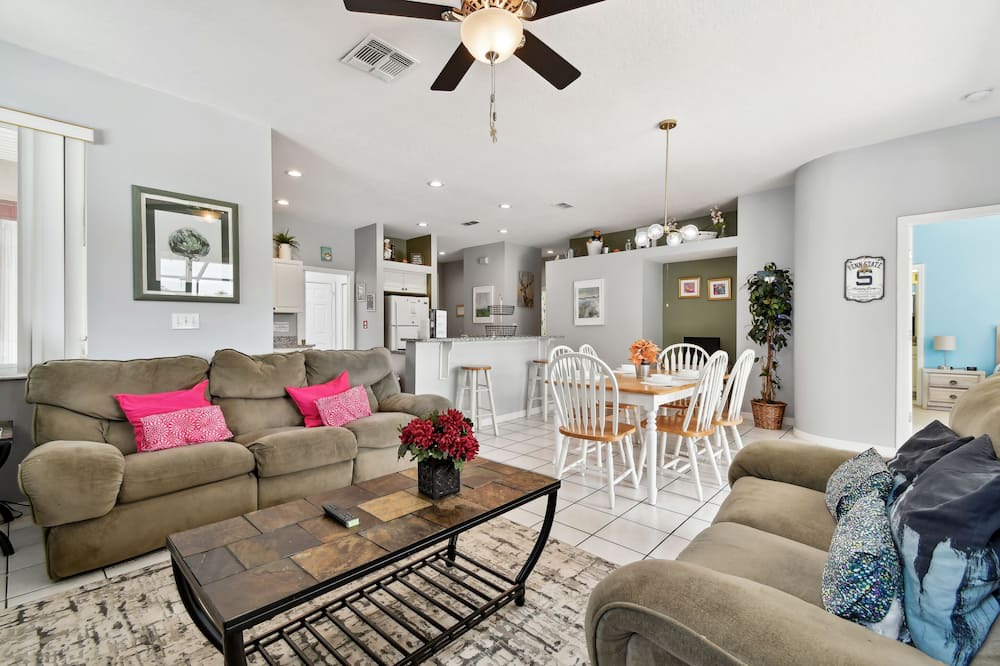 Photo of Bedroom in Sunset Lakes