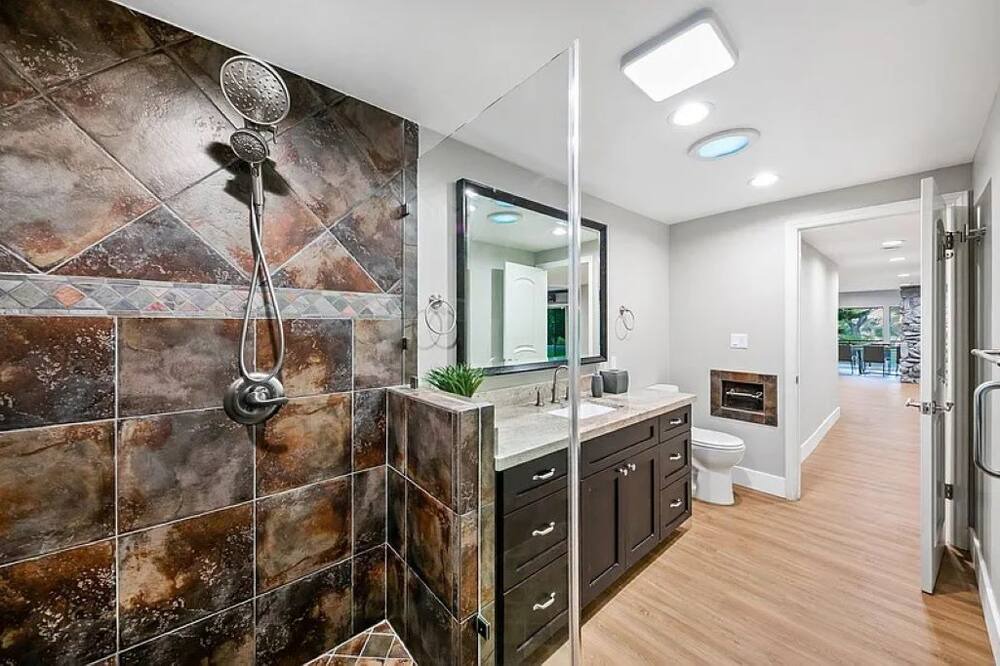 Photo of Bathroom in Los Angeles