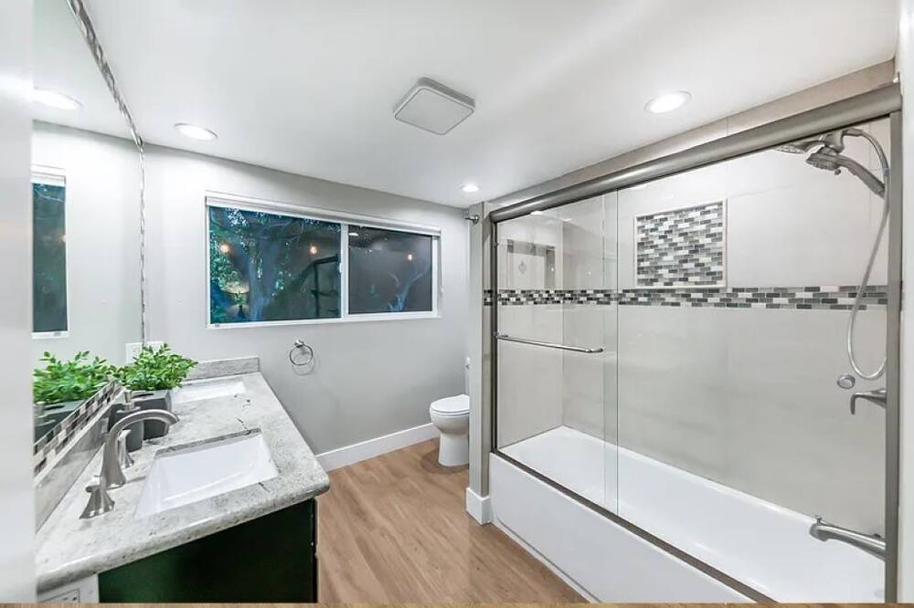 Photo of Bathroom in Los Angeles