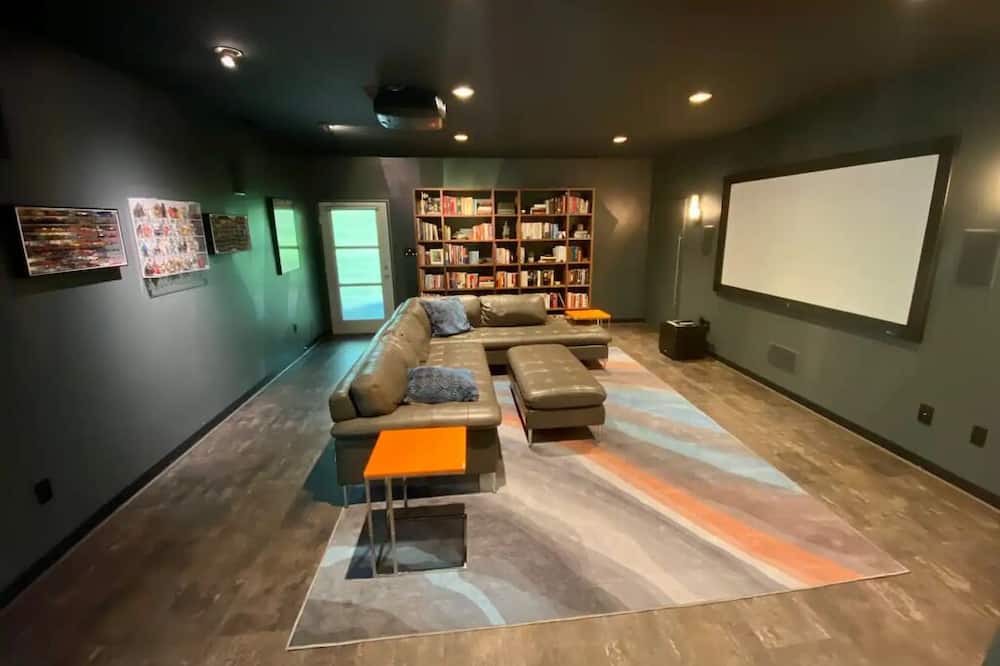 Photo of Livingroom in Dumbarton