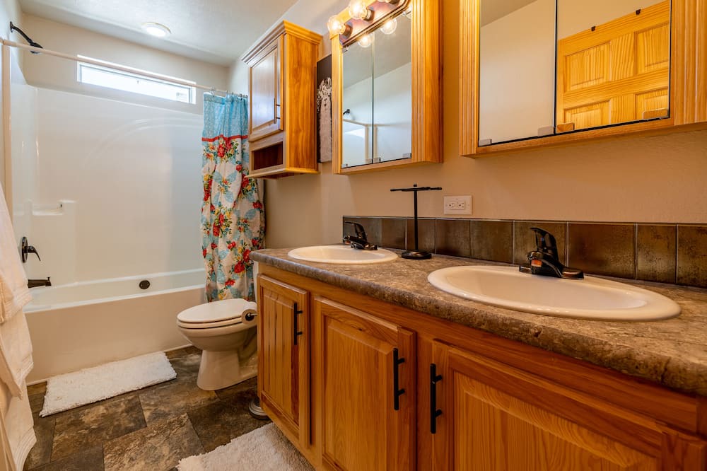 Photo of Bathroom in Powell