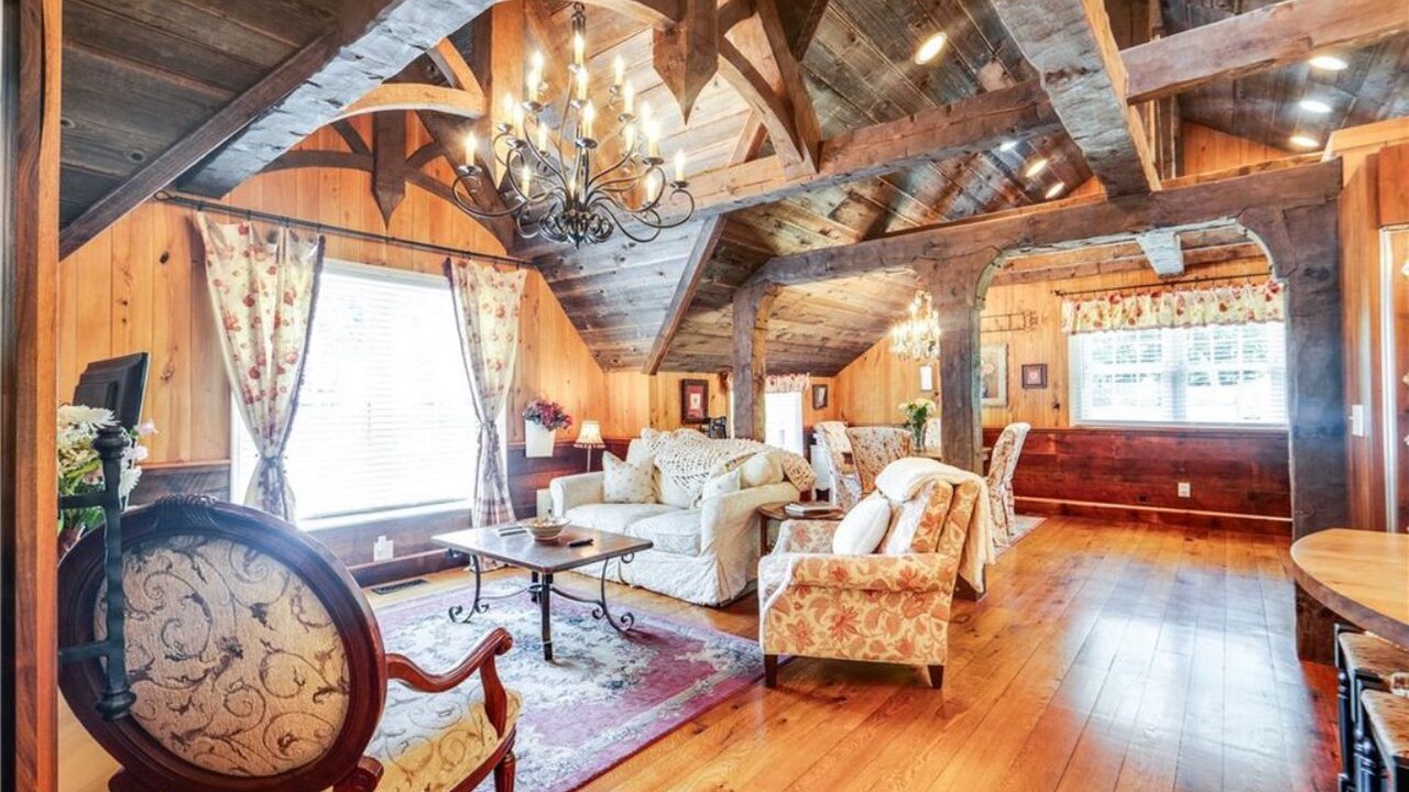 Photo of Livingroom in Olmsted Falls
