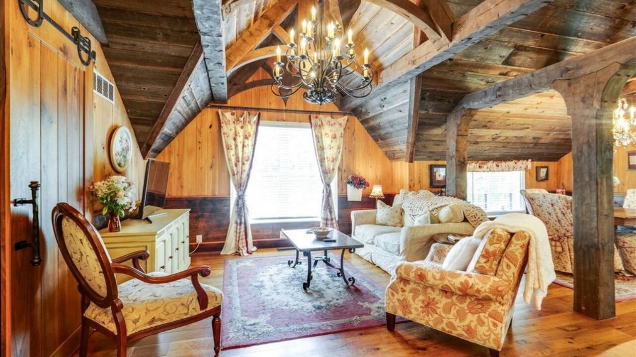 Photo of Livingroom in Olmsted Falls