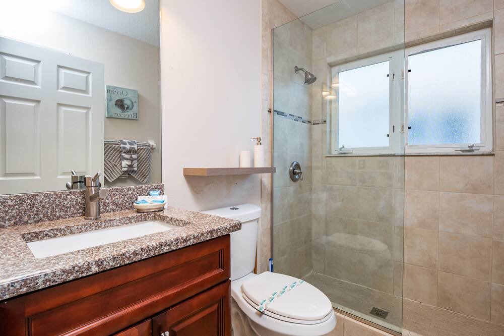 Photo of Bathroom in Sunset Lakes