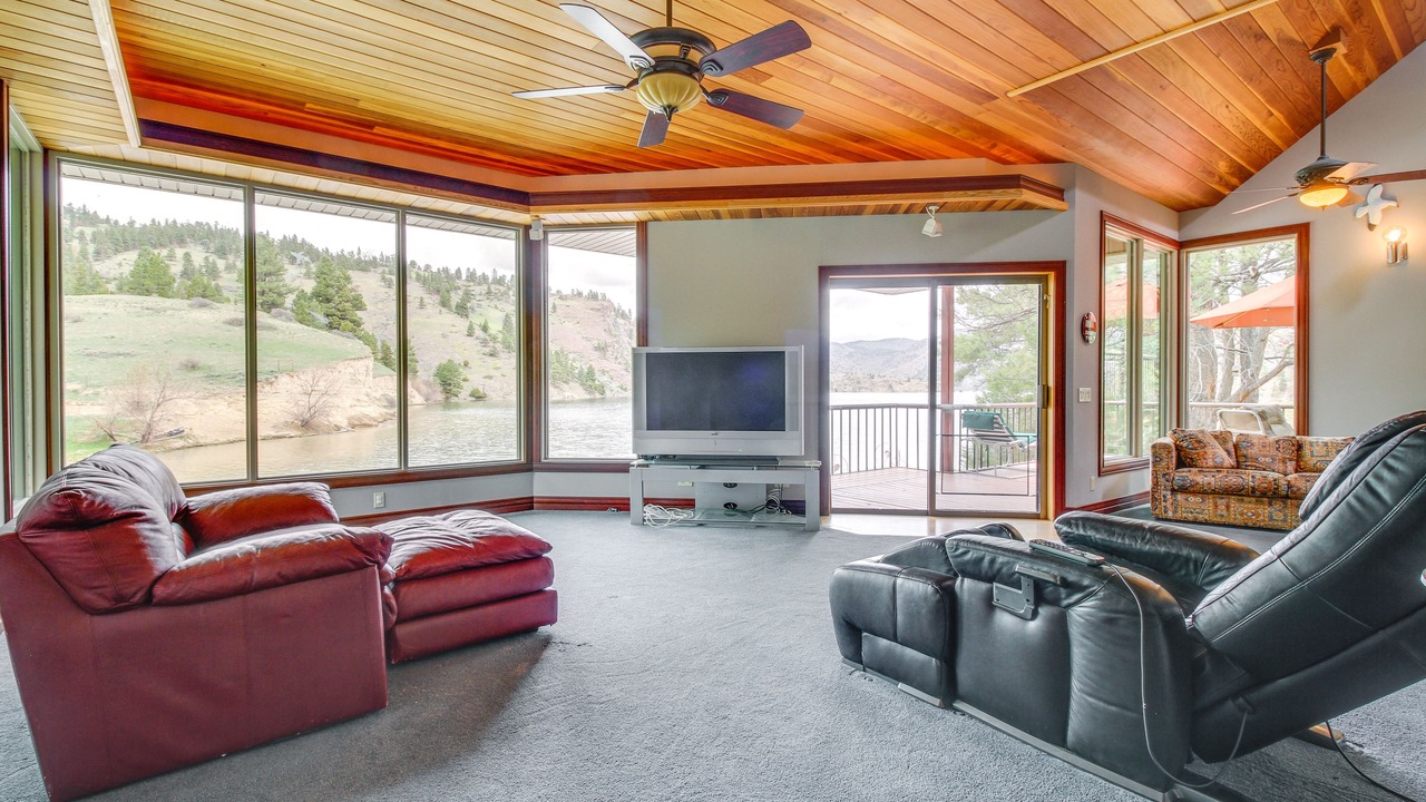 Photo of Livingroom in Wolf Creek