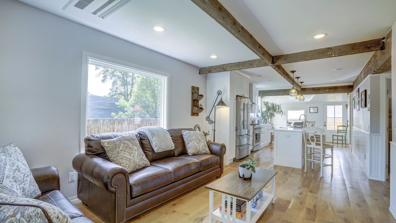 Photo of Livingroom in Franklin to the Fort