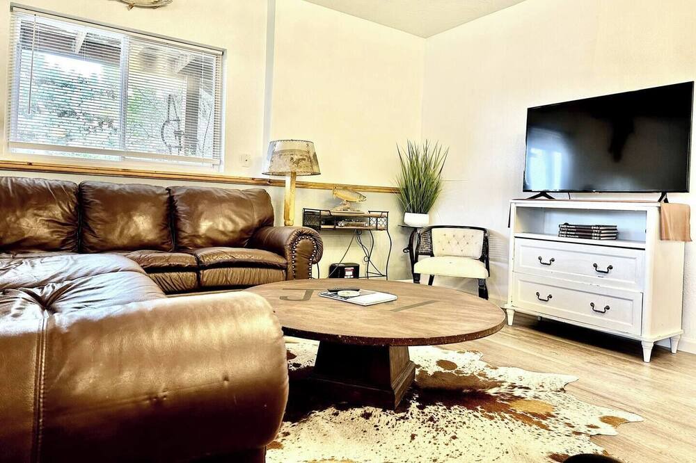Photo of Livingroom in Whitehall