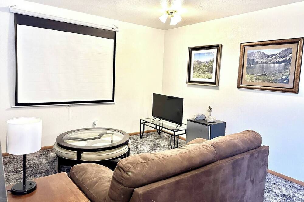 Photo of Livingroom in Whitehall