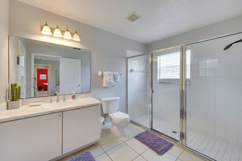 Photo of Bathroom in Bridgewater Crossing