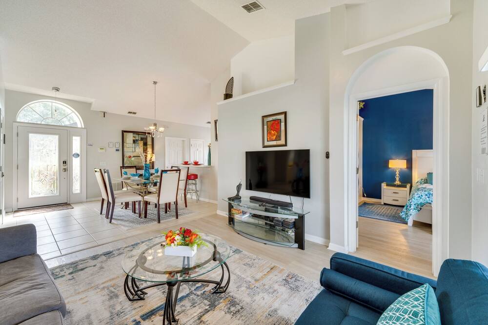 Photo of Livingroom in Bridgewater Crossing