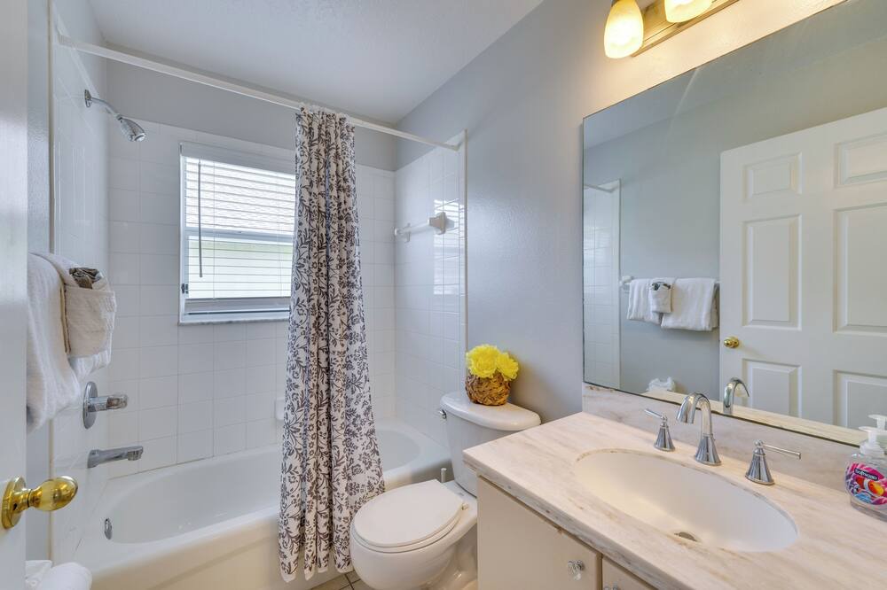 Photo of Bathroom in Bridgewater Crossing
